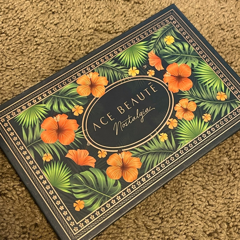 Ace Beautē Nostalgia eyeshadow palette